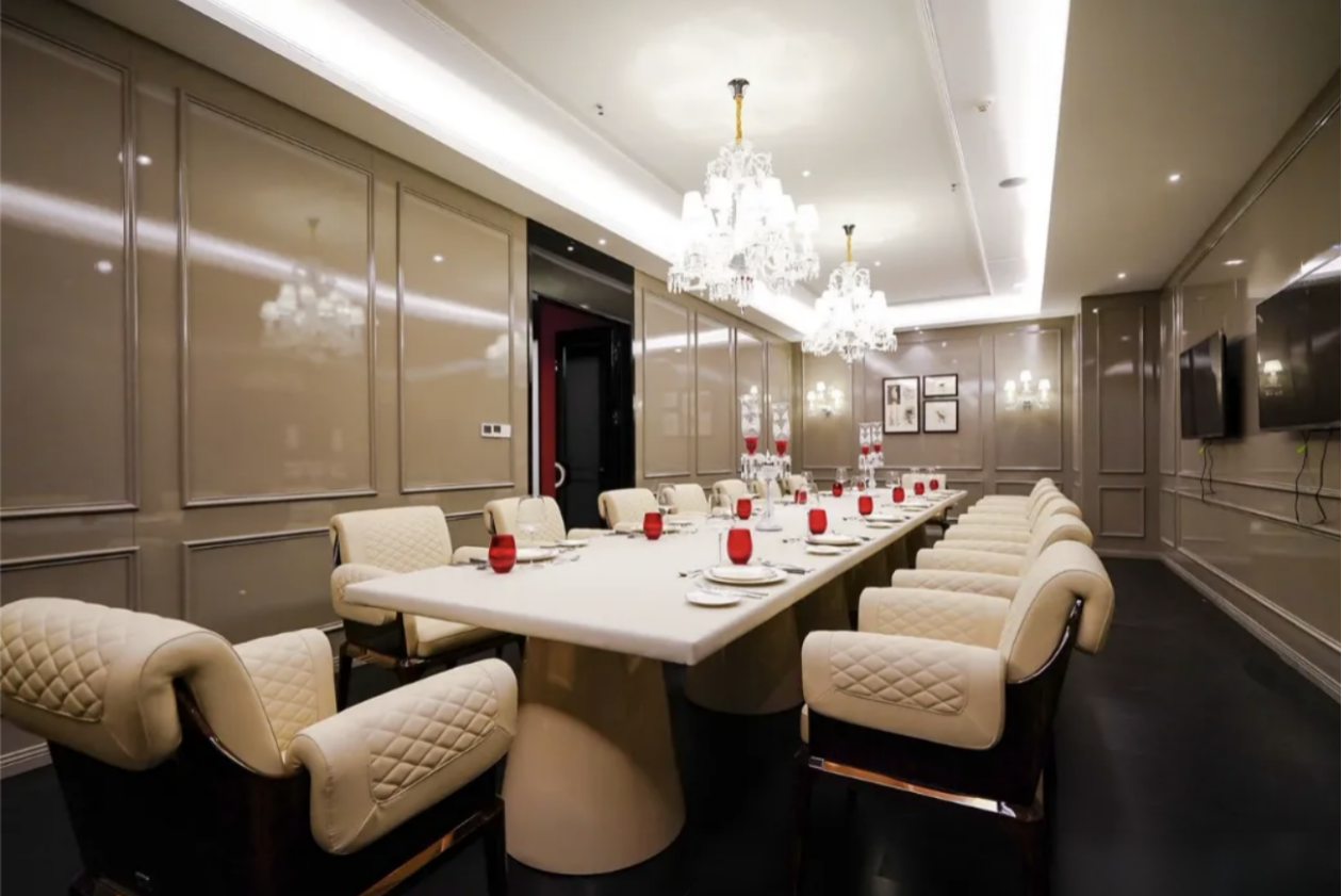 以时间雕琢风味，以仪式铭记时光——RITZNA瑞吉娜牛排馆，重塑高端餐饮的庆典体验