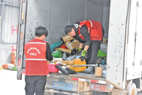 这届村民，已实现拼多多“取件自由”