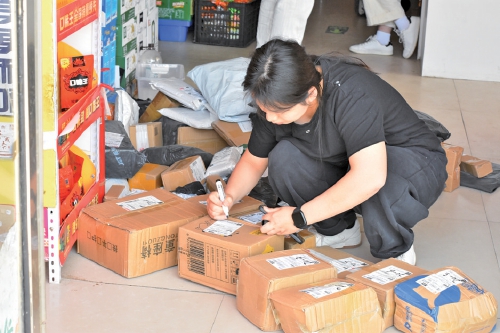 这届村民，已实现拼多多“取件自由”