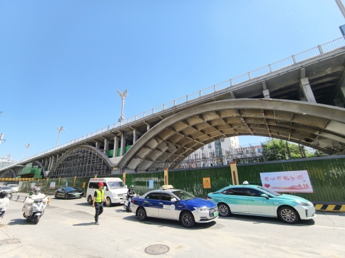 纬二路跨铁路天桥桥上今起全封闭施工