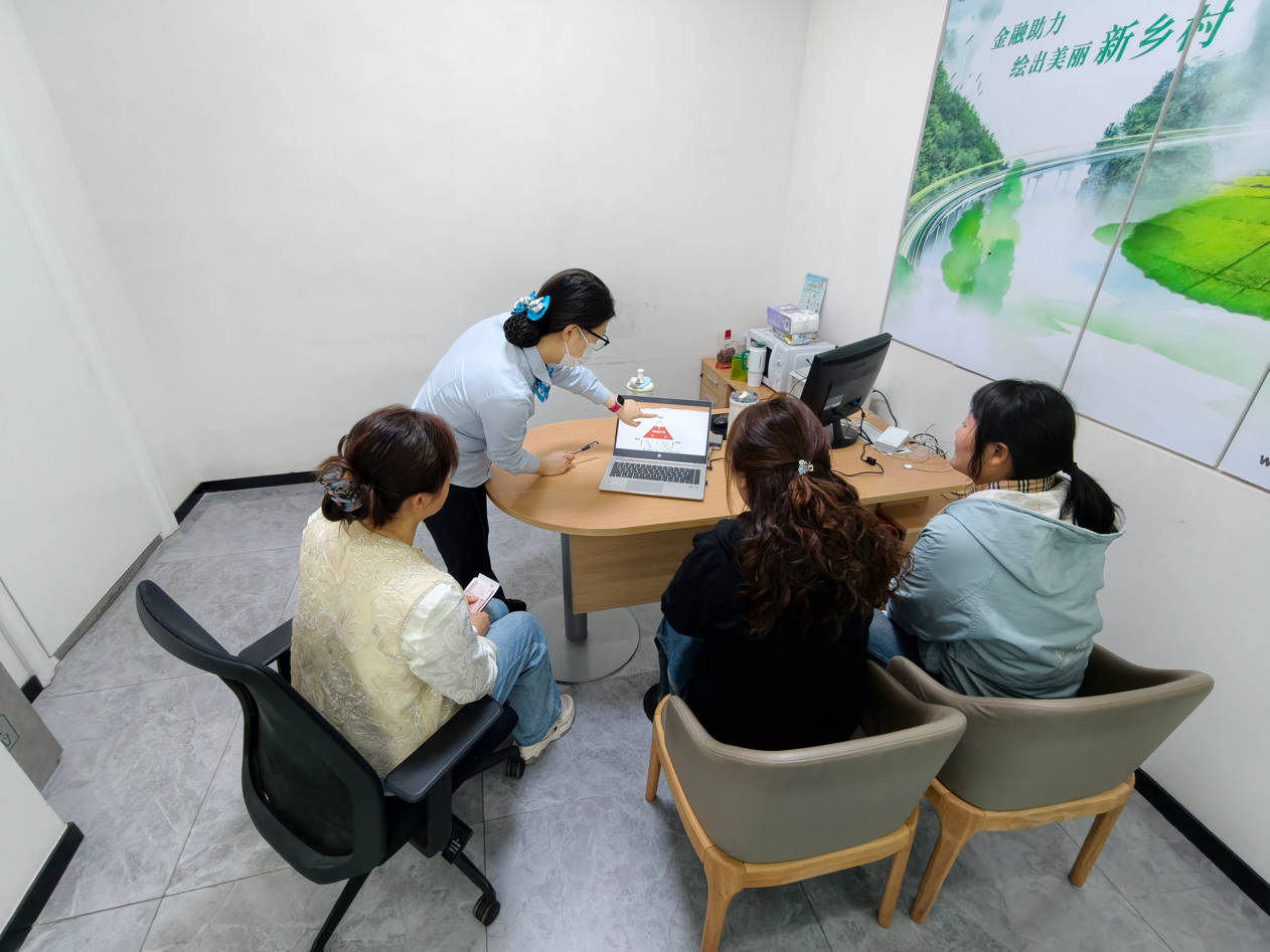 农行平阴榆山路支行：暖心服务解民忧 专业守护伴前行