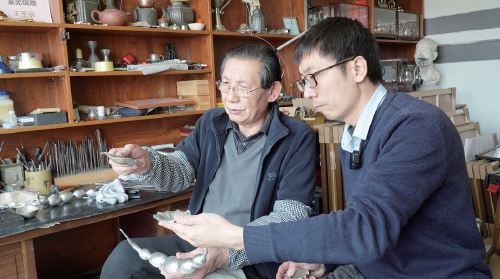 让“公主的嫁妆”成为“生活的日常”，济南一对父子匠心传承莱芜锡雕