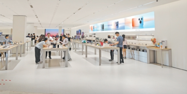 多品牌手机官宣降价,记者探访线下门店
