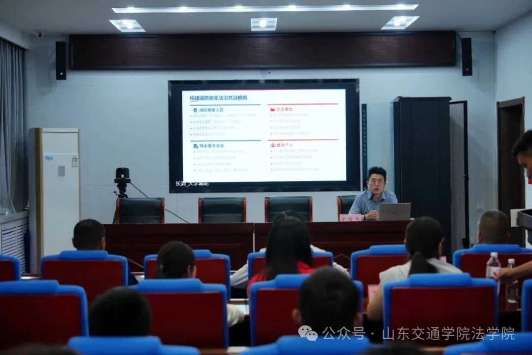 典亮消防·法治同行 ——“法润兵心”实践团走进长清区消防救援大队开展民法典普法实践活动