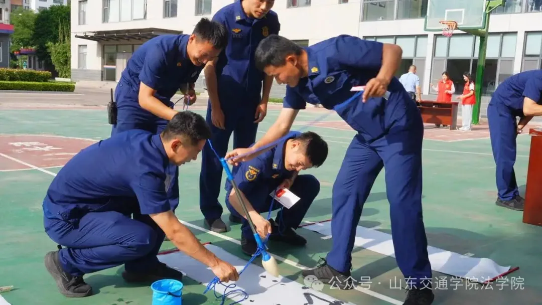 典亮消防·法治同行 ——“法润兵心”实践团走进长清区消防救援大队开展民法典普法实践活动