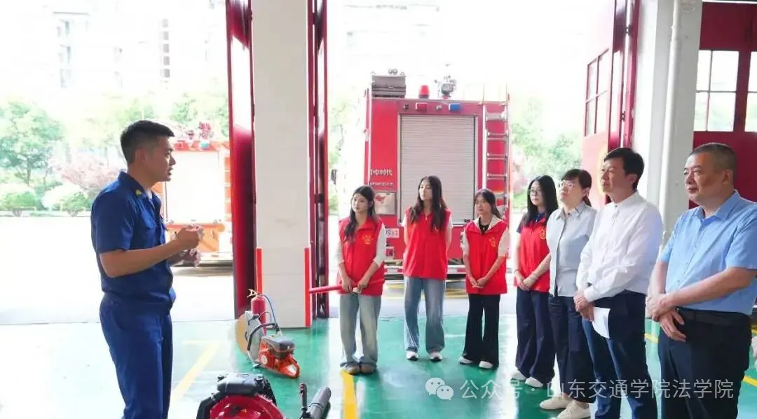 典亮消防·法治同行 ——“法润兵心”实践团走进长清区消防救援大队开展民法典普法实践活动