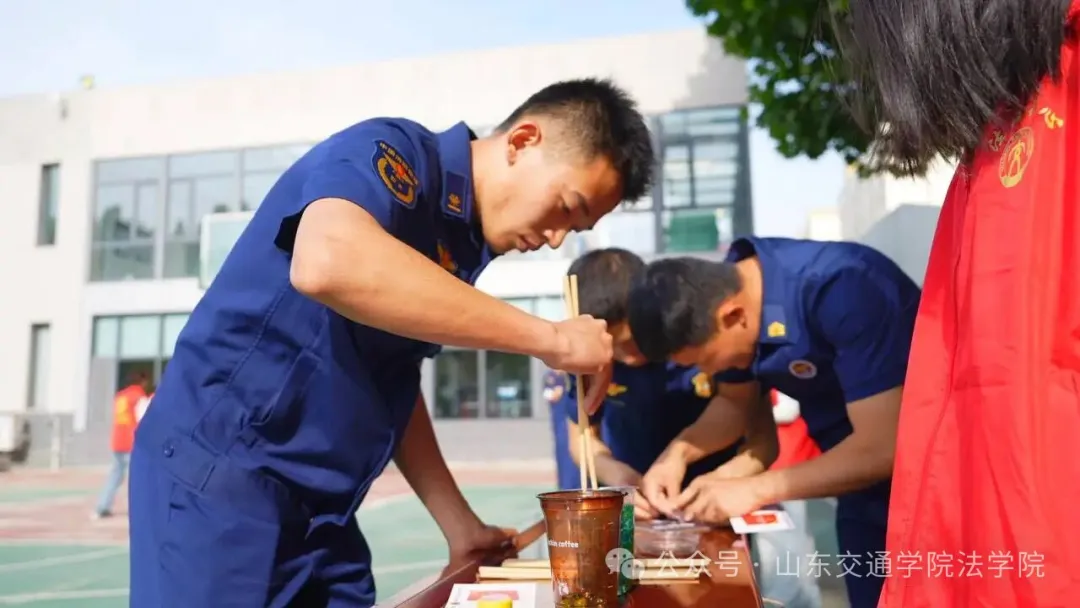 典亮消防·法治同行 ——“法润兵心”实践团走进长清区消防救援大队开展民法典普法实践活动
