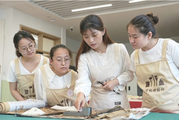 从匠人到特教老师 青年教师为听障学生打开文物修复之门
