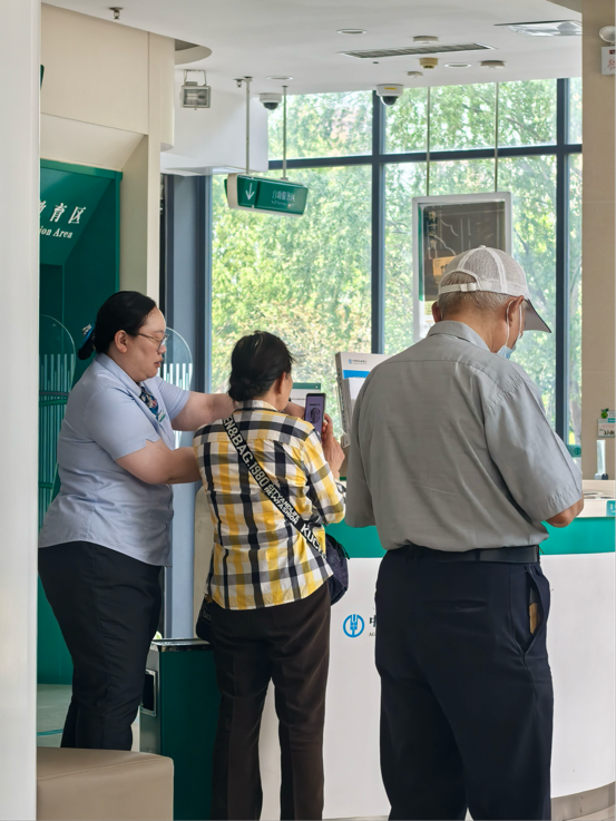 农行济南泺源制锦市支行:用心用情服务老年客户