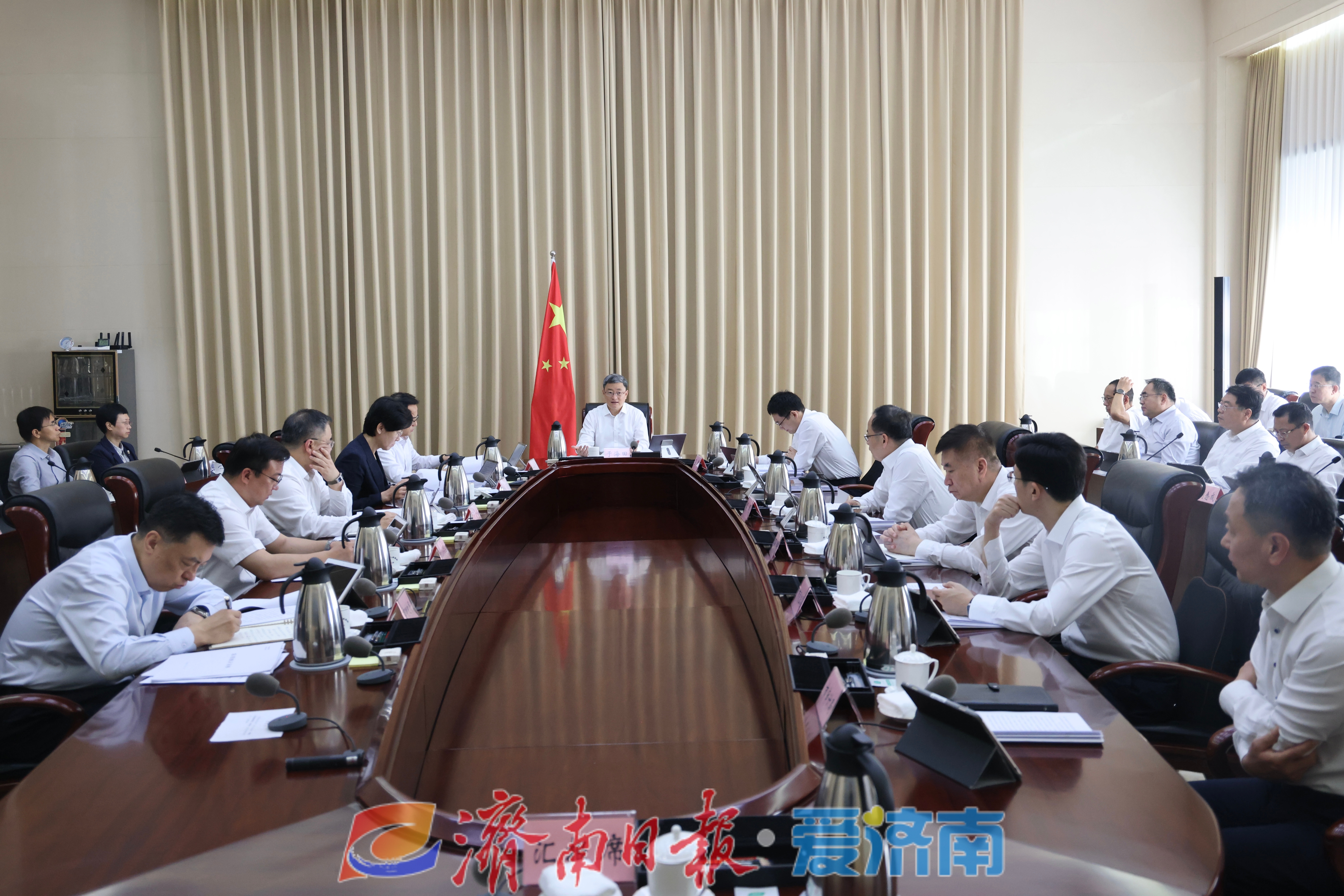 市政府党组召开扩大会议 学习贯彻习近平总书记重要讲话重要指示精神