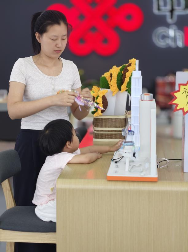 趣动童心，智启未来：中国联通上新儿童节趣味活动，打造沉浸式儿童友好营业厅