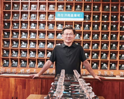带走点“济南印记”，1000个印章让游客盖到手软 小店的“大”心思：让印章串起街区和故事
