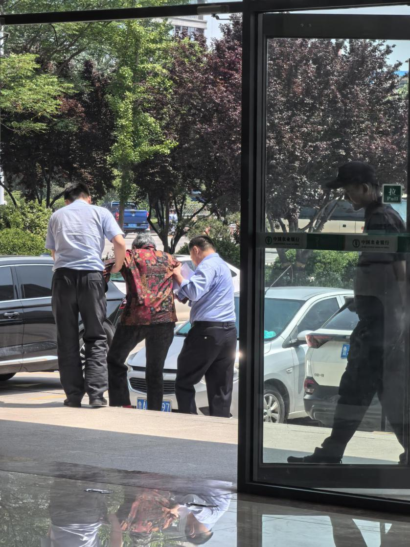 农行济南开元大街支行——敬老爱老，情暖人心