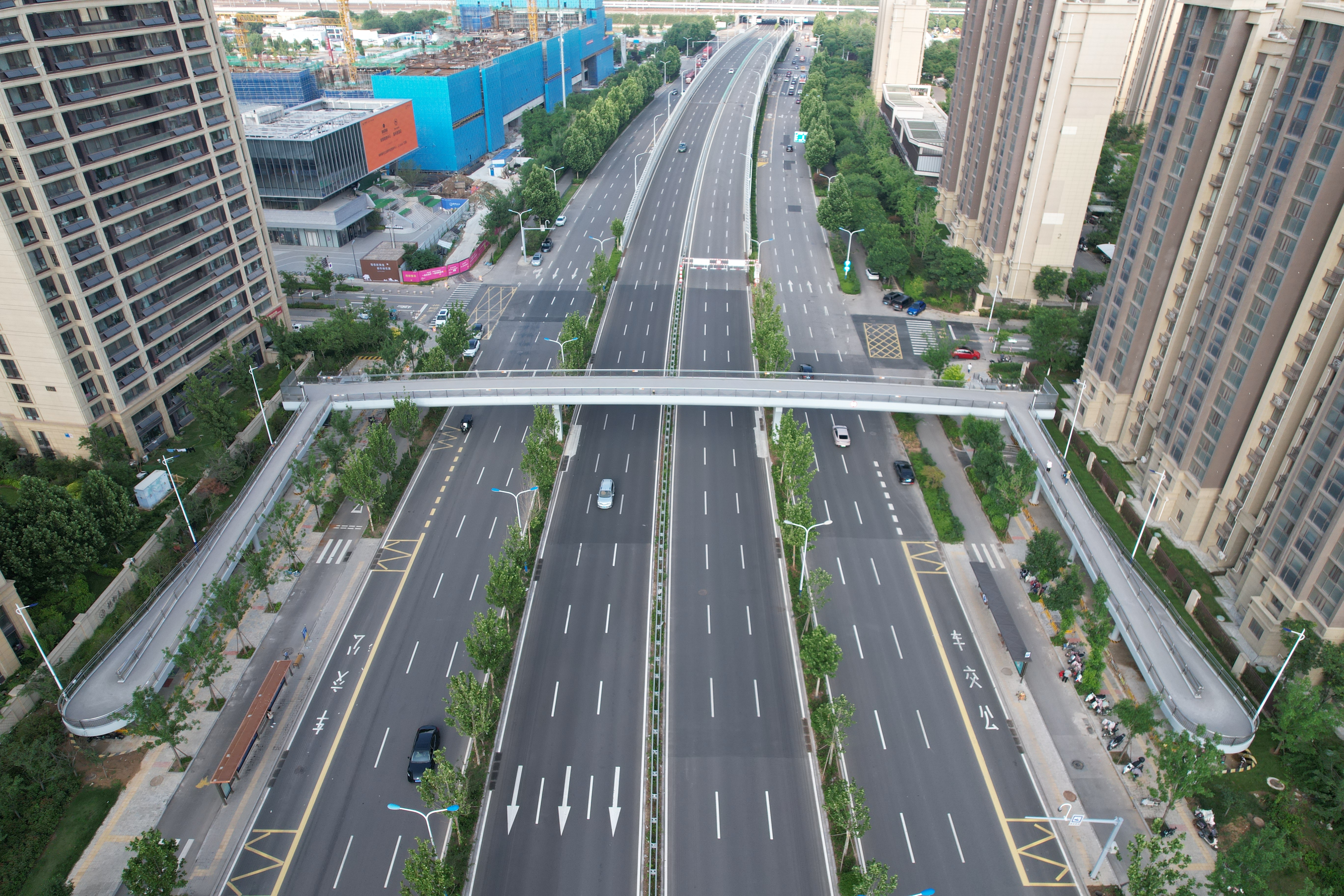 民生民声丨不仅是交通设施，更是城市景观，这件民生实事引人关注——空中走廊，有“心”啦！