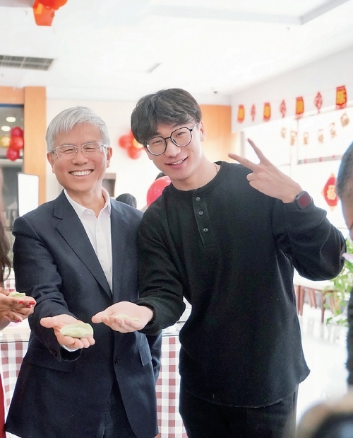 “山不是用来靠的，是用来翻的”山东大学一毕业生的论文致谢走红，读者：有这样的赤子之心，好感动