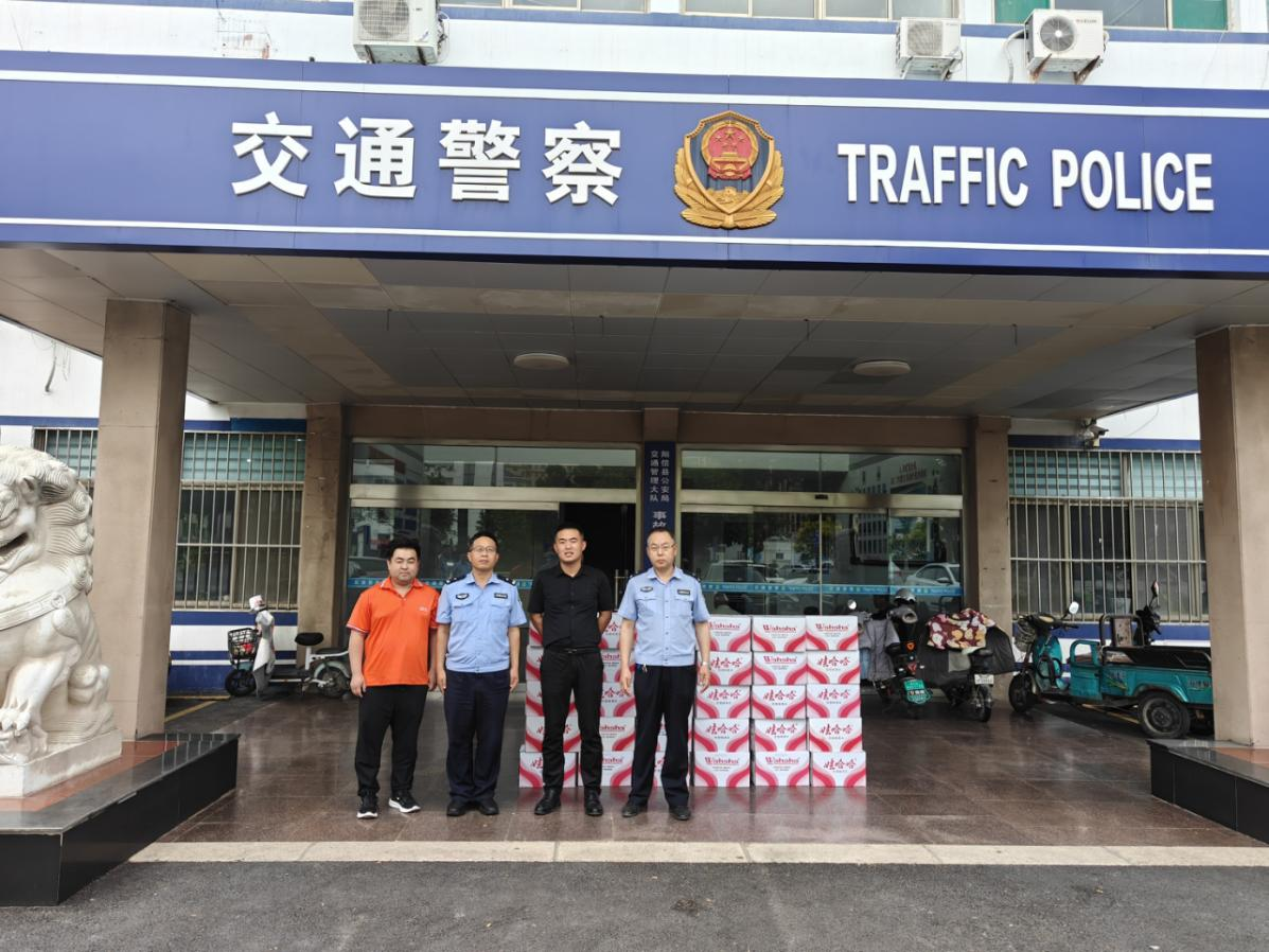 警保携手护航高考 平安产险阳信支公司暖心慰问执勤交警