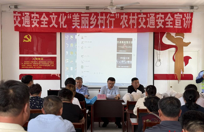 平安产险泰安中心支公司：联合城东交警大队走进宦家峪村 共筑一盔一带”安全防线