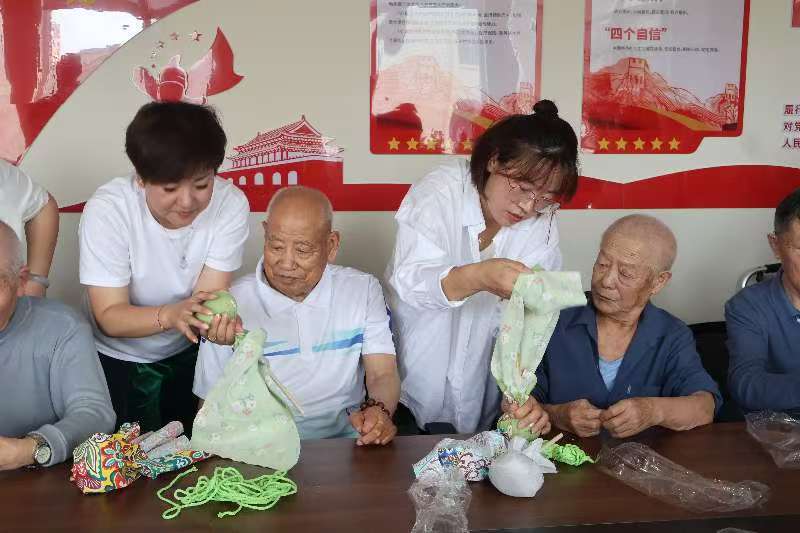 情暖端午 泰康人寿烟台中走进杏罘养老院开展敬老公益宣传活动
