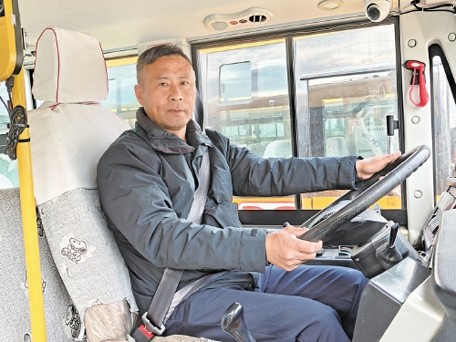 【德耀泉城】莱芜长运校车驾驶员张建军：让温暖在车厢里流淌，爱心在平凡中闪光