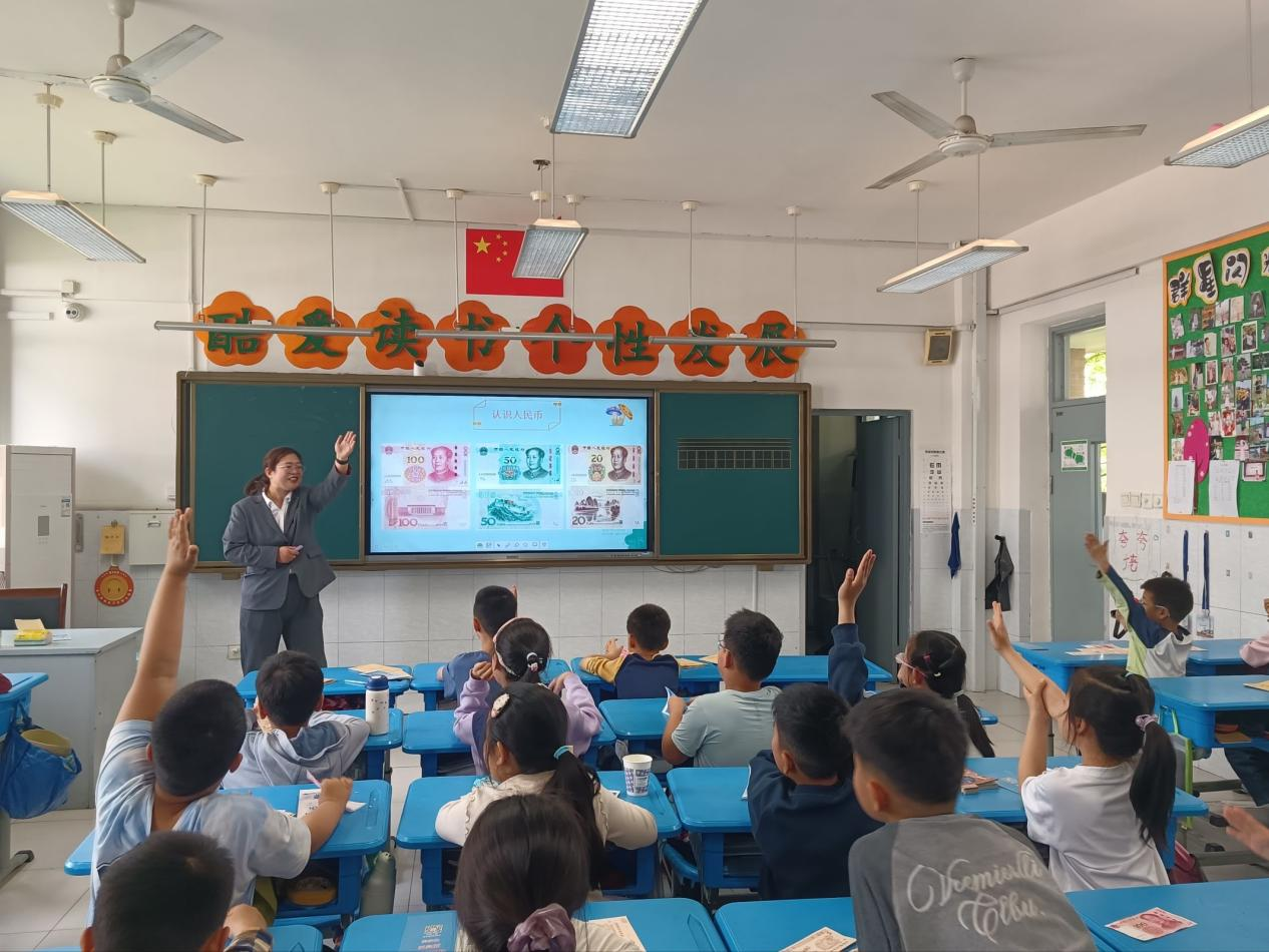 当人民币遇上“小管家”，中信银行淄博分行走进校园开展人民币知识宣传