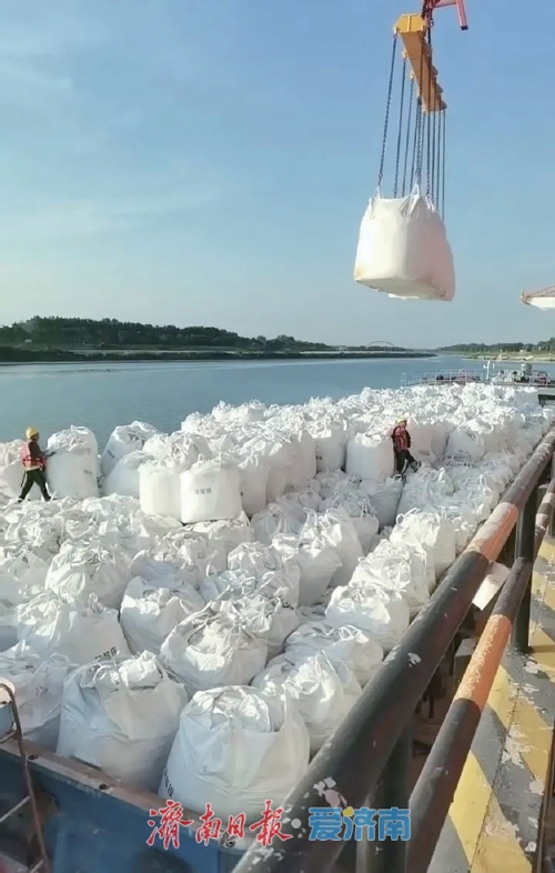 小清河货种运输版图再扩容 复航后首单大宗化肥原料“通江达海”