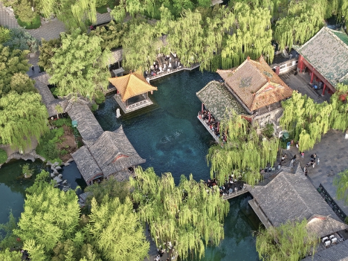 泉水潺潺流夏韵 畅享假日好风光 济南市30家重点景区假期3天共接待游客156.15万人次