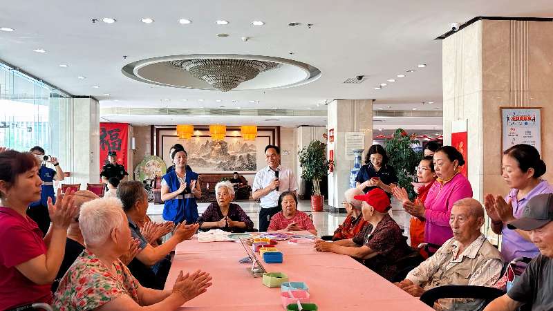 泰康人寿威海中支开展溢彩公益敬老志愿服务活动