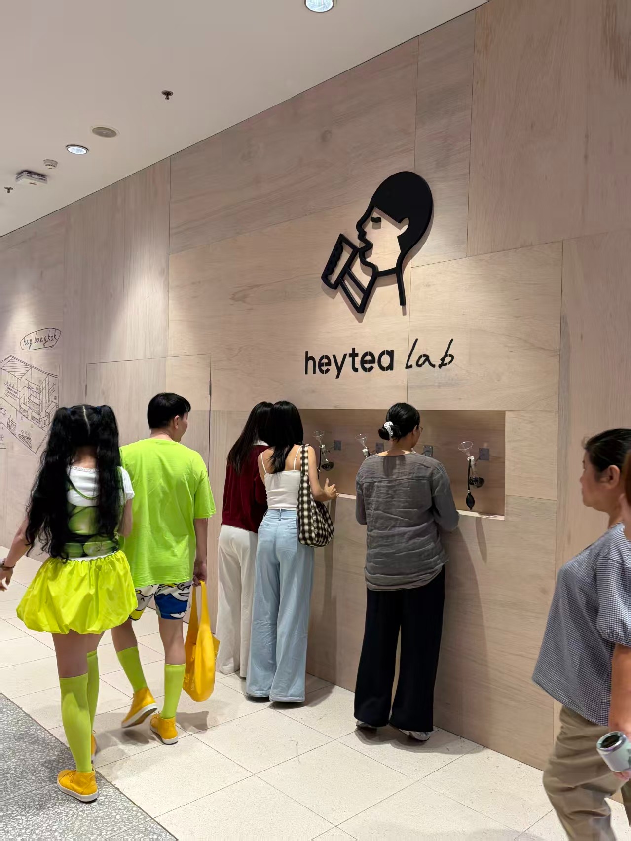 海外热度持续攀升 中国新茶饮喜茶曼谷门店未开先热