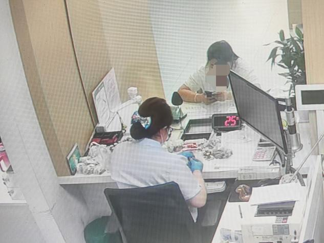 农行济南泺源华联支行：温情服务解民忧 细致清点零钱暖人心