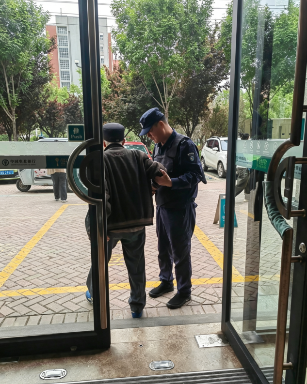 农行济南新元大街支行——小搀扶，大温暖