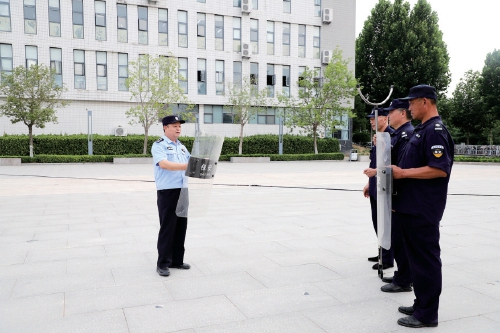 驻校民警刘超精细化人性化警务举措夯实平安校园根基 “超哥”是位追求完美的“艺术”警长