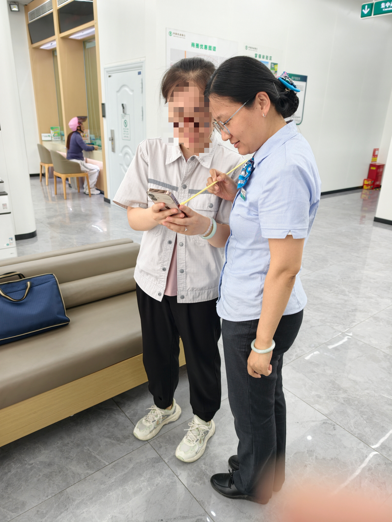 农行平阴榆山路支行:延时服务守初心 温情还贷暖民心