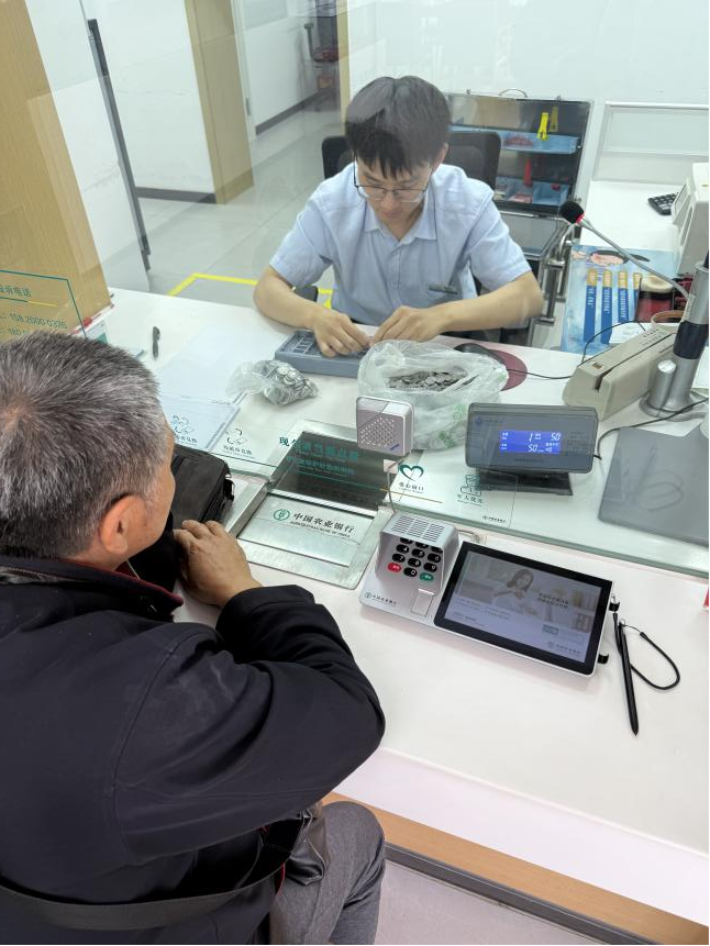 农行济南南山支行：暖心服务解民忧 耐心兑币暖人心