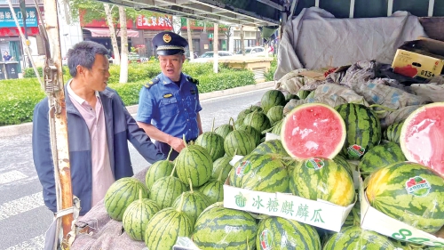 党旗飘在街巷精治幸福底色 历城城管把民生实事绣进群众日常