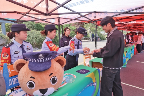 历城公安女警宣讲团深耕基层宣讲走新更走心 将法治声音传播到基层每个角落