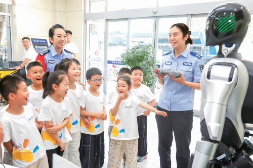 守好国门小窗口做好民生大服务 天桥公安出入境管理用实干与担当提升服务效能