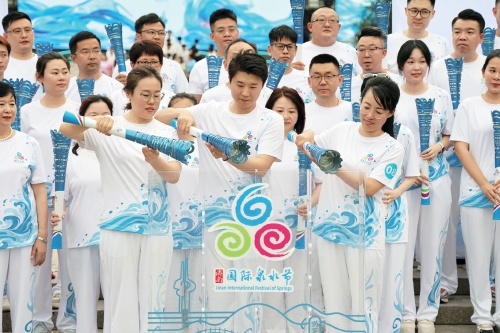 以泉为炬 赓续文脉 2026济南国际泉水节泉炬传递走进明府城片区