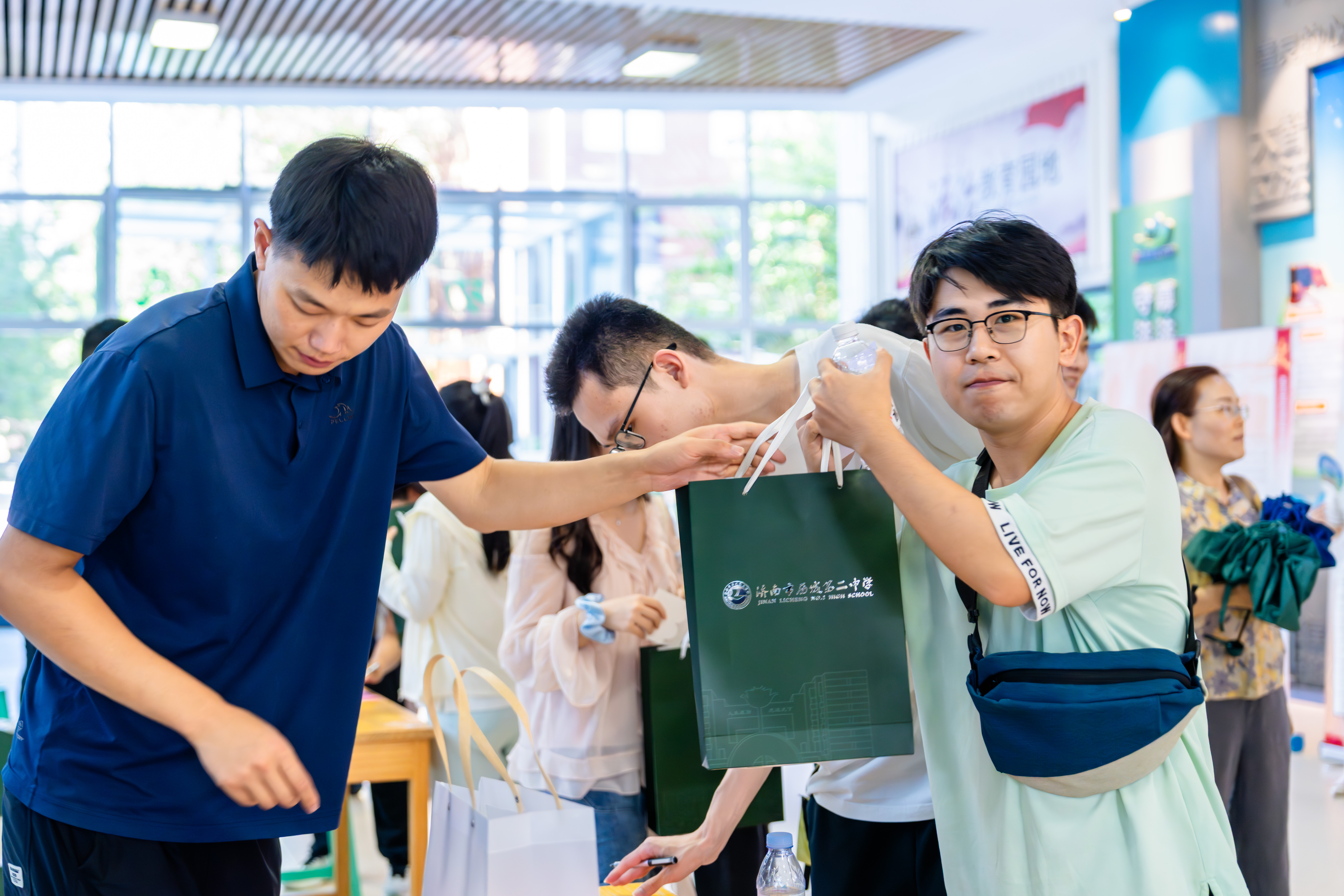 四年四信，一诺归巢 “你好，同学”历城二中56级校友返乡返校活动侧记