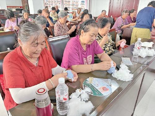 泉城盛夏志愿红 当燃不让文明范儿