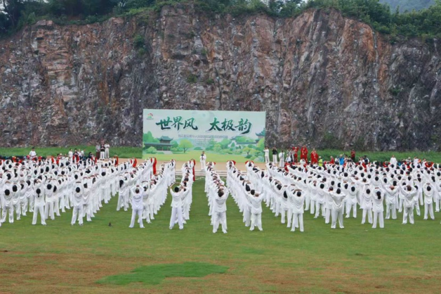 数智为翼，廿载奔赴：中国人寿第二十届客户节的“守护”答卷