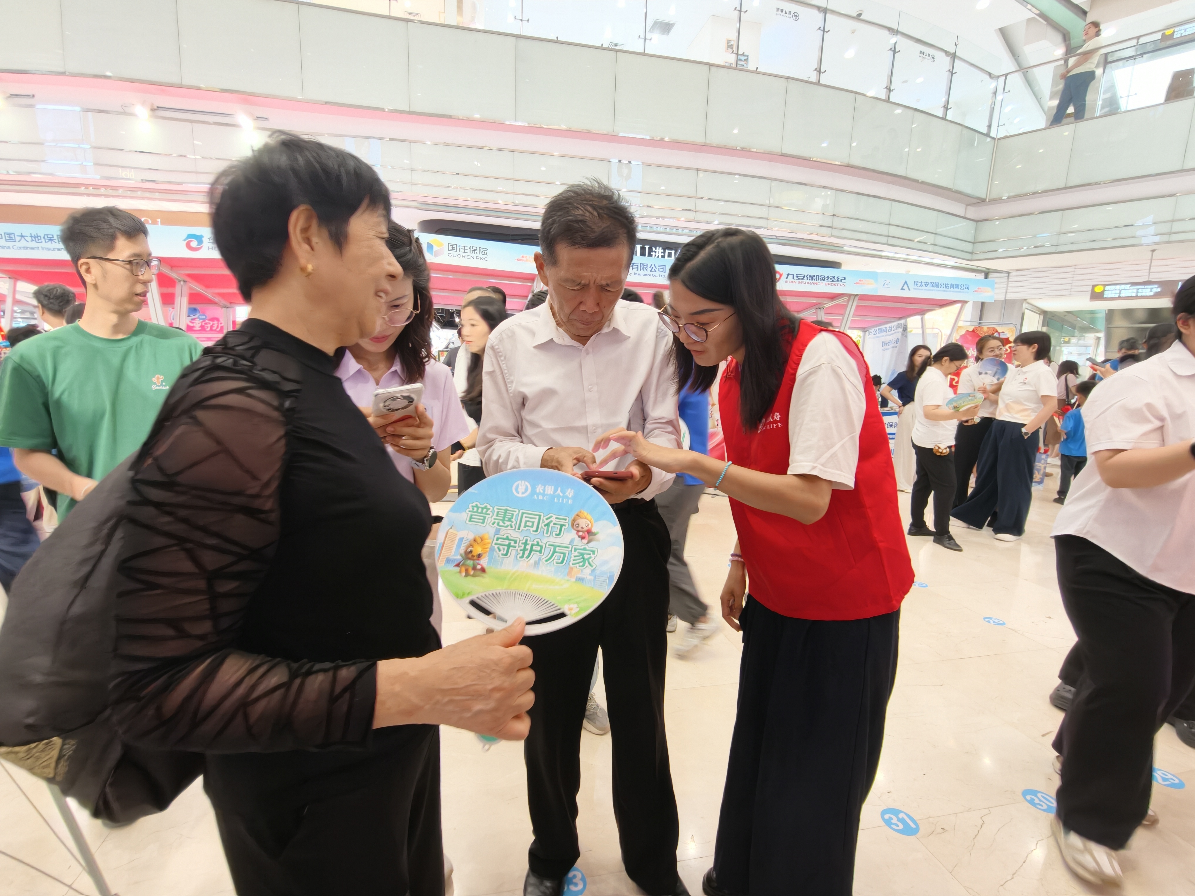 农银人寿山东分公司积极开展“7·8全国保险公众宣传日”五进入活动