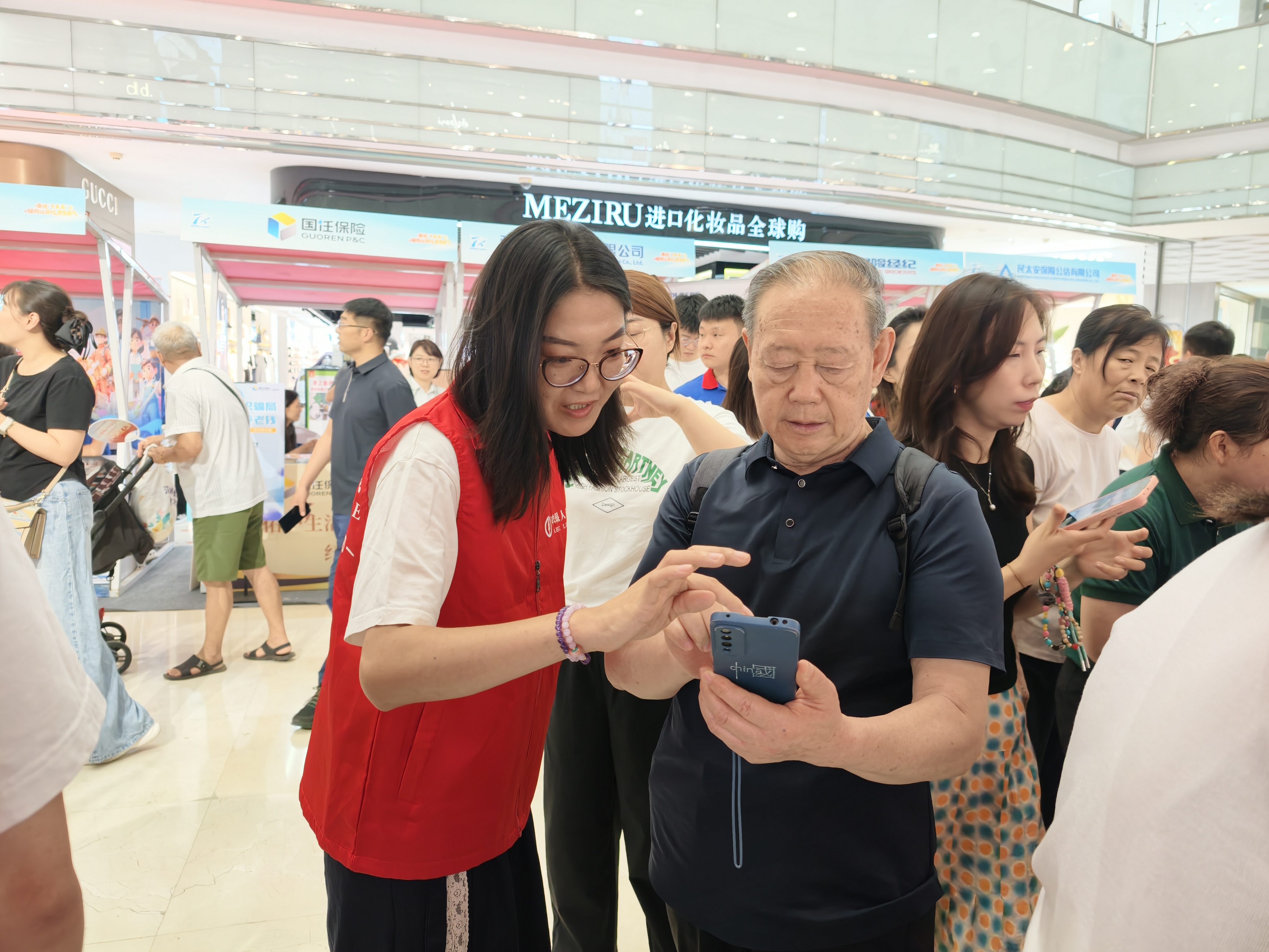 农银人寿山东分公司积极开展“7·8全国保险公众宣传日”五进入活动