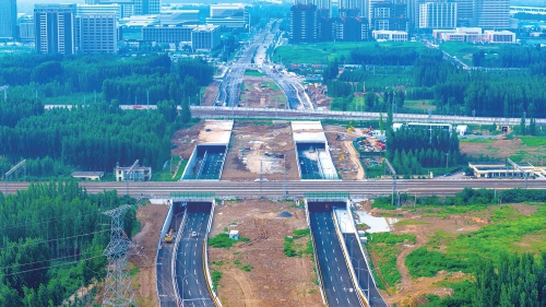 南北三号路下穿铁路工程 机动车道贯通