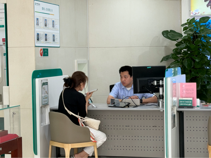 农行济南泺源无影山支行：耐心解疑办实事 贴心服务暖人心