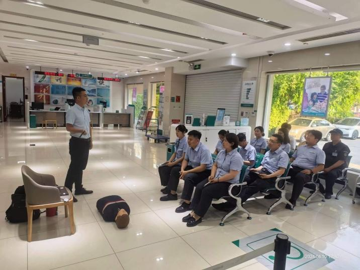 农行济南槐荫经十西路支行：习得急救硬本领，筑牢服务暖防线