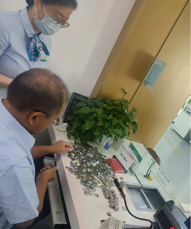 农行济南槐荫南辛庄支行：一袋零钱，一份信任