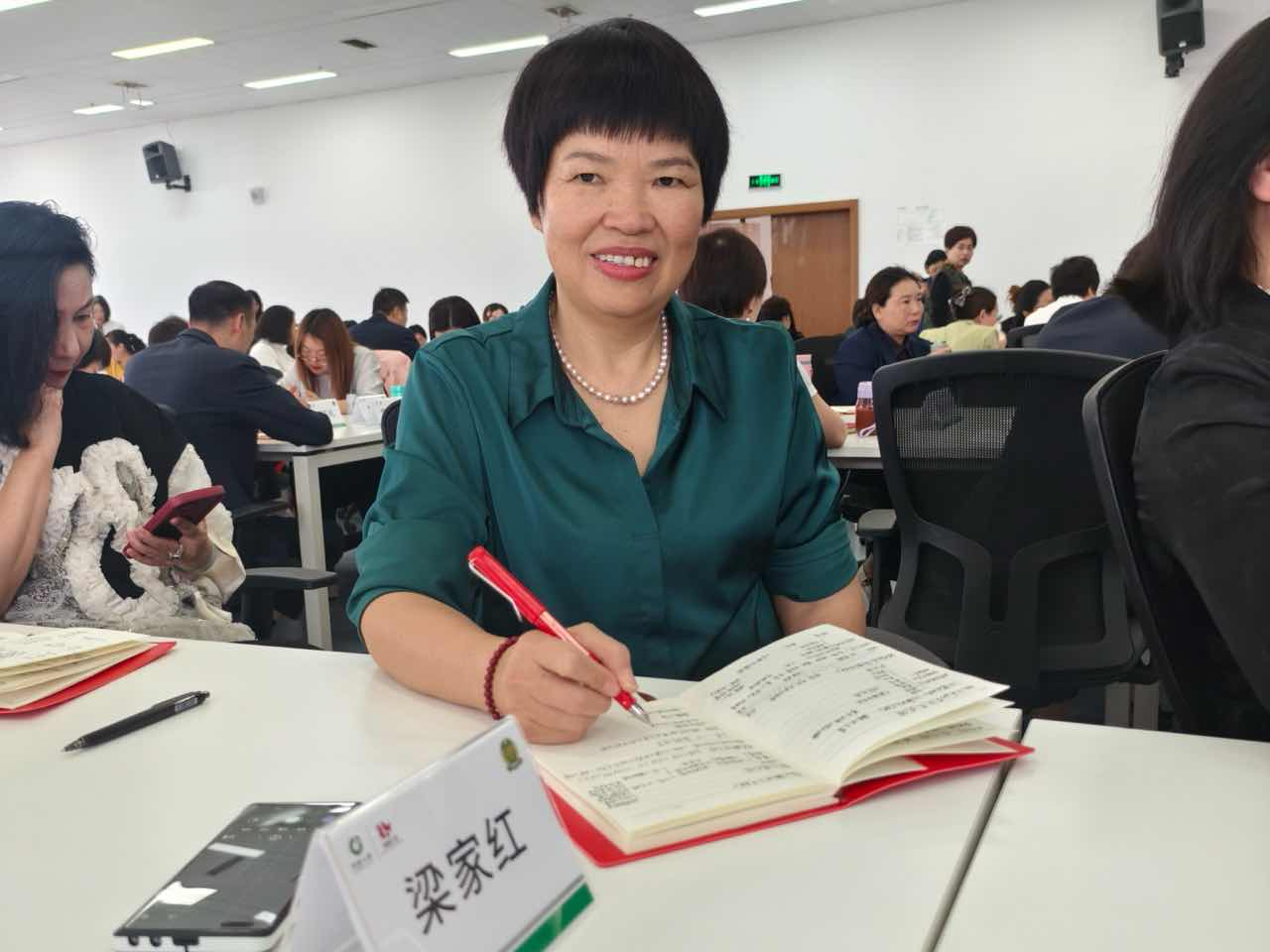 三十载烟火同行：一纸保单，半生温情