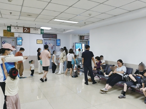 入伏后三伏贴迎销售高峰，记者探访济南多家医院及药店