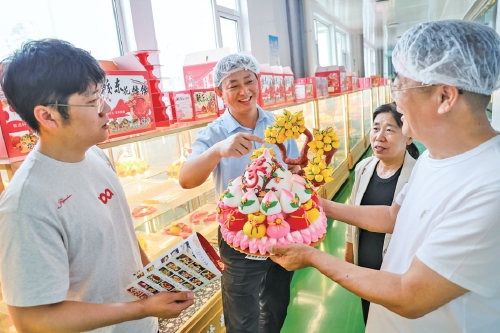 花饽饽“出圈”拓富路，初心暖民兴乡村——驻村第一书记屈国涛兴产业、拓销路、助振兴
