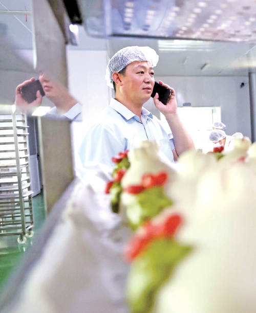 花饽饽“出圈”拓富路，初心暖民兴乡村——驻村第一书记屈国涛兴产业、拓销路、助振兴